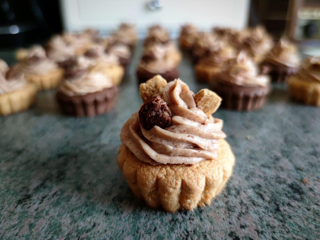 Skořicové cupcakes se sušenkovým krémem